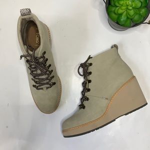TOMS Tan Suede Melrose Wedge Boot SZ 8